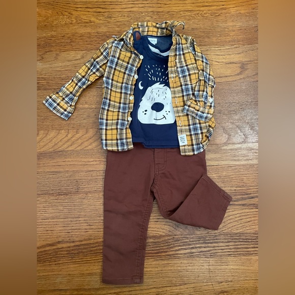 Lot of 4 item Carters 12m - Picture 13 of 13